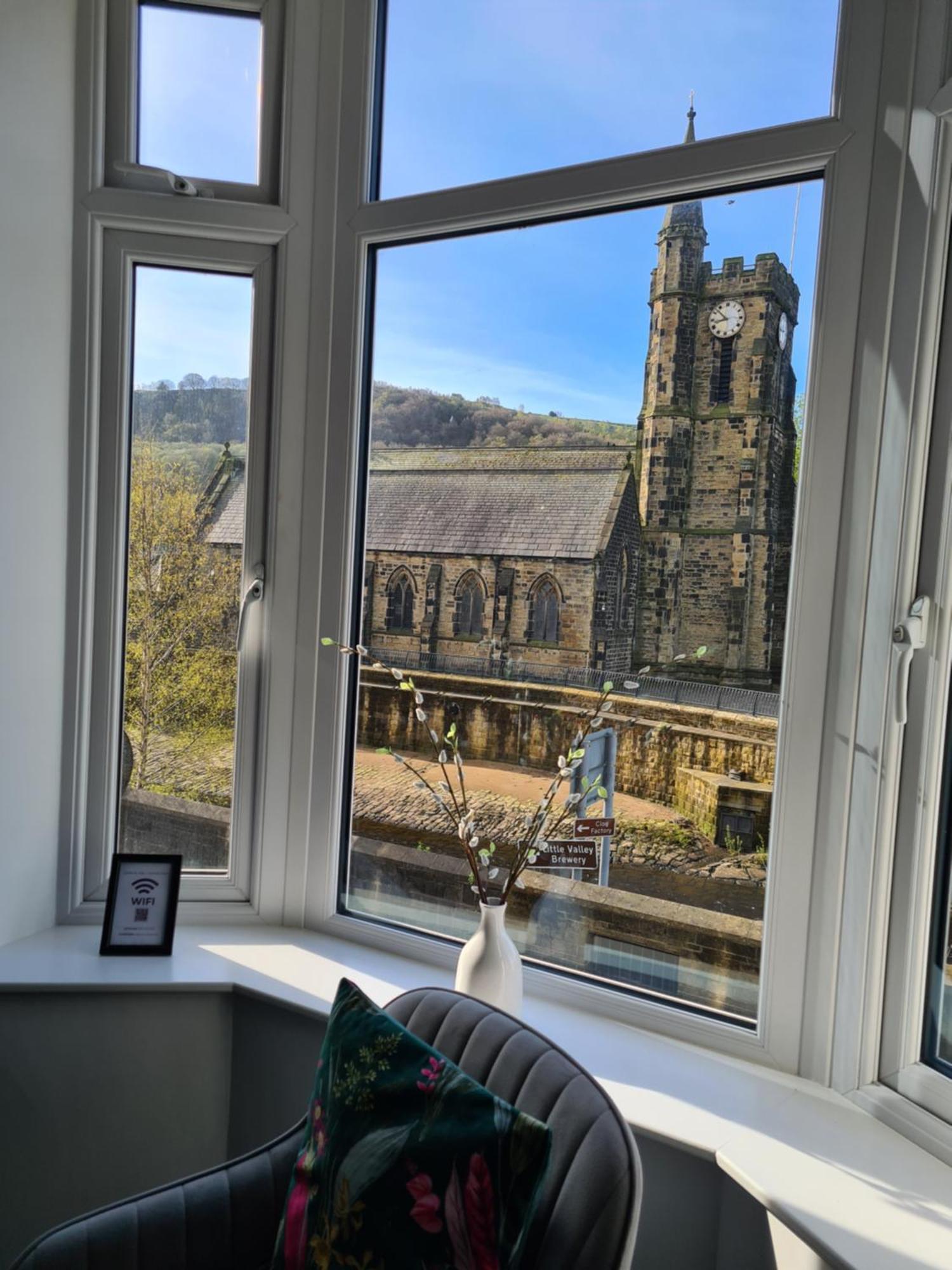 Modern River View Mytholmroyd Apartment ภายนอก รูปภาพ